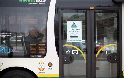 Autobusos de la TUS amb els nous cartells indicatius | Roger Benet